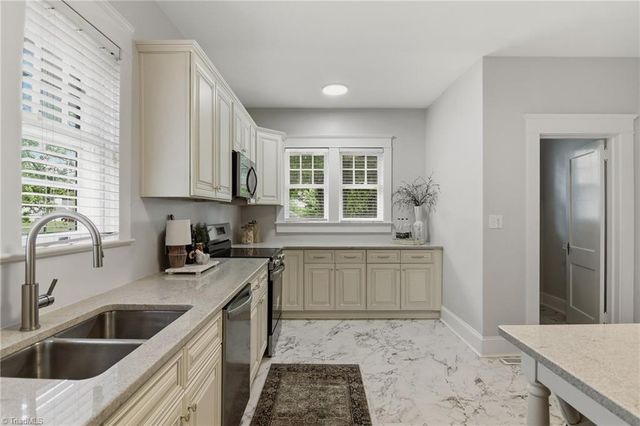 4635 Shattalon Drive, Winston-salem, NC 27106