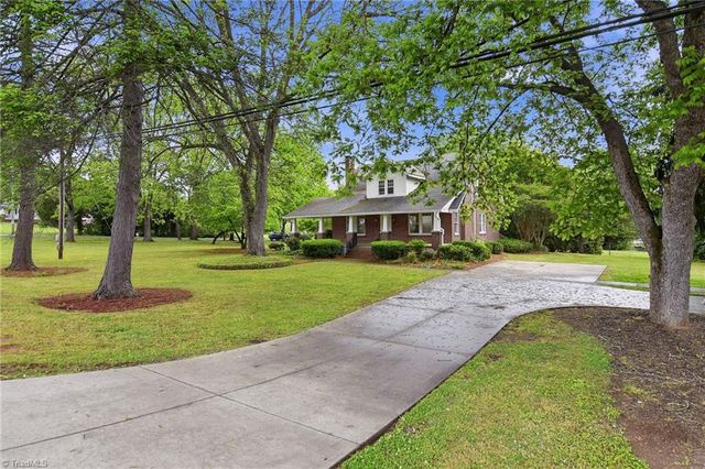 4635 Shattalon Drive, Winston-salem, NC 27106