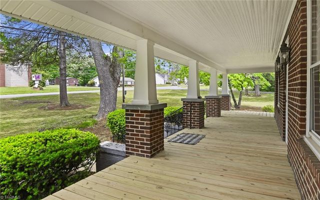 4635 Shattalon Drive, Winston-salem, NC 27106