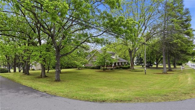4635 Shattalon Drive, Winston-salem, NC 27106