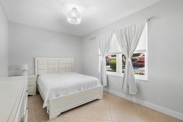 2473 S CORAL TRACE Circle, Delray Beach, FL 33445