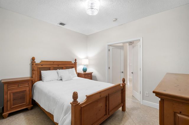 2473 S CORAL TRACE Circle, Delray Beach, FL 33445