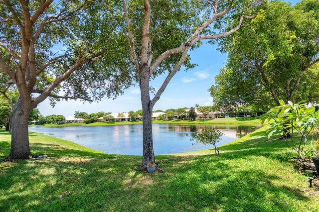 2473 S CORAL TRACE Circle, Delray Beach, FL 33445