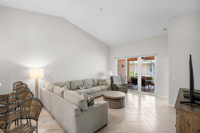 2473 S CORAL TRACE Circle, Delray Beach, FL 33445