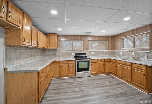 10760 Troy Street, Oak Park, MI 48237