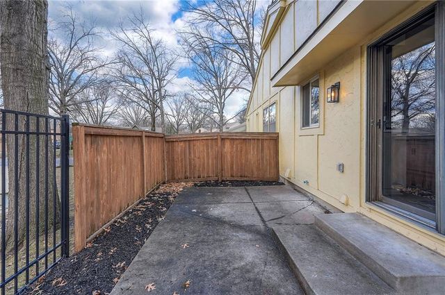 12891 Cambridge Court, Leawood, KS 66209