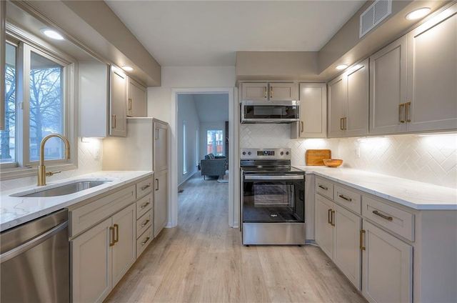 12891 Cambridge Court, Leawood, KS 66209