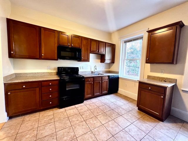 102 Trowbridge Street 2L, Cambridge, MA 02138