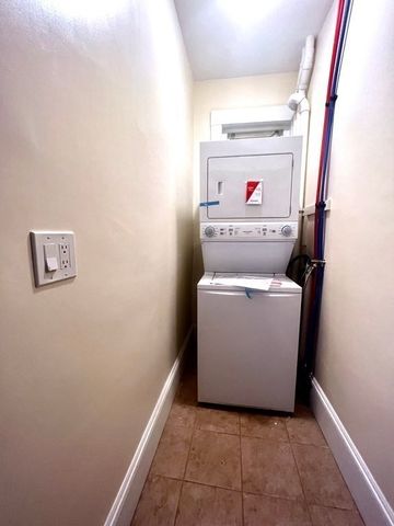 102 Trowbridge Street 2L, Cambridge, MA 02138