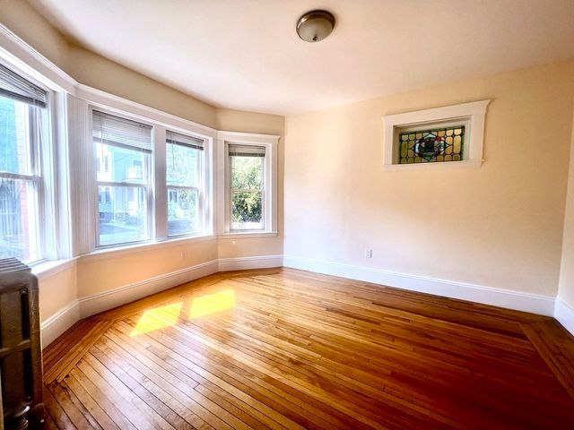 102 Trowbridge Street 2L, Cambridge, MA 02138