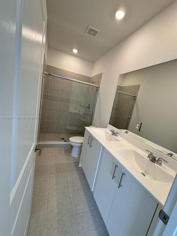 663 SE 13th St Cir, Homestead, FL 33034