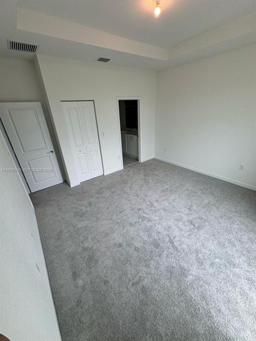 663 SE 13th St Cir, Homestead, FL 33034