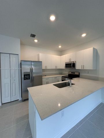 663 SE 13th St Cir, Homestead, FL 33034