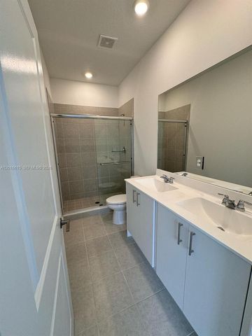 663 SE 13th St Cir, Homestead, FL 33034