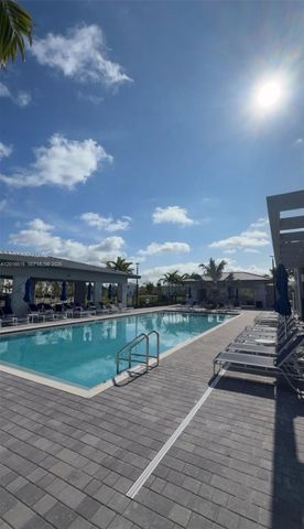 663 SE 13th St Cir, Homestead, FL 33034