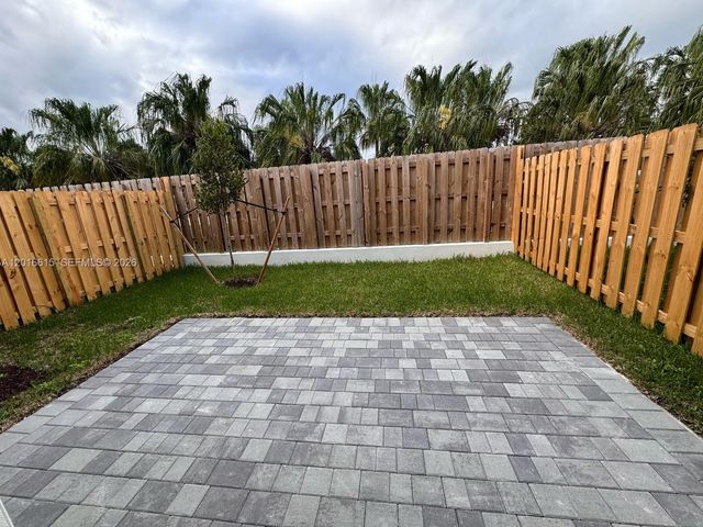 663 SE 13th St Cir, Homestead, FL 33034