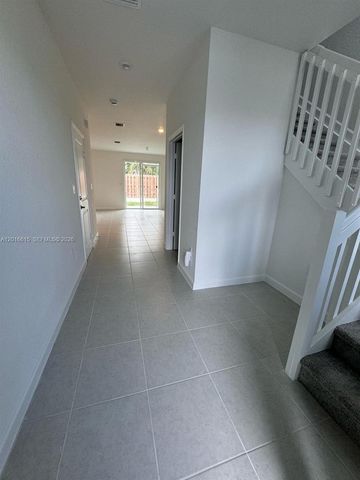 663 SE 13th St Cir, Homestead, FL 33034