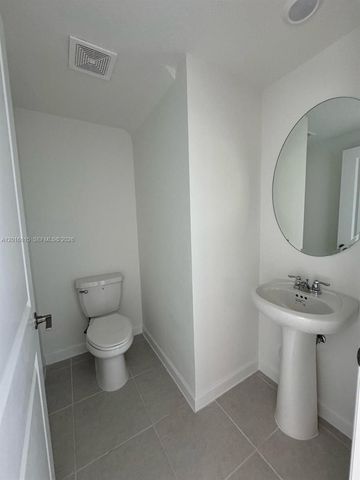 663 SE 13th St Cir, Homestead, FL 33034