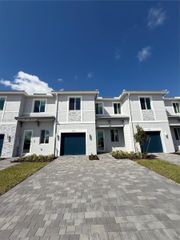 663 SE 13th St Cir, Homestead, FL 33034
