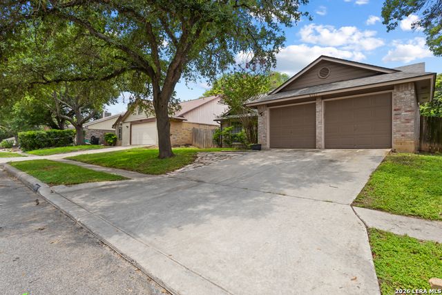 8007 Forest Crossing, Live Oak, TX 78233