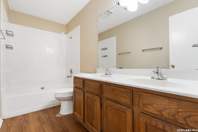 8007 Forest Crossing, Live Oak, TX 78233