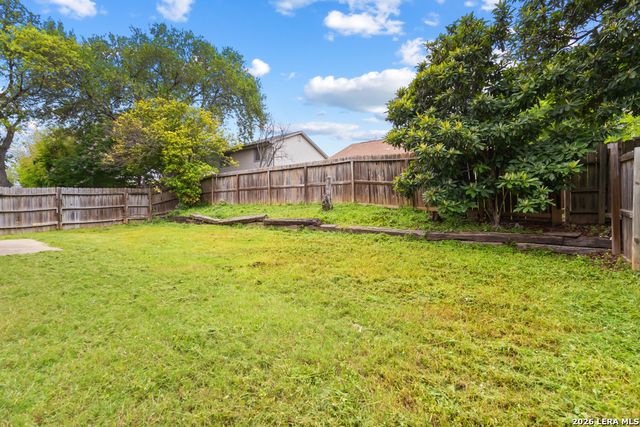 8007 Forest Crossing, Live Oak, TX 78233