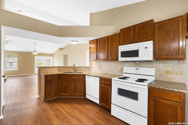8007 Forest Crossing, Live Oak, TX 78233