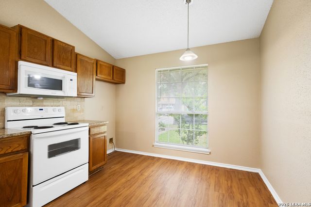 8007 Forest Crossing, Live Oak, TX 78233