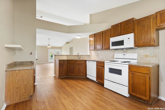 8007 Forest Crossing, Live Oak, TX 78233