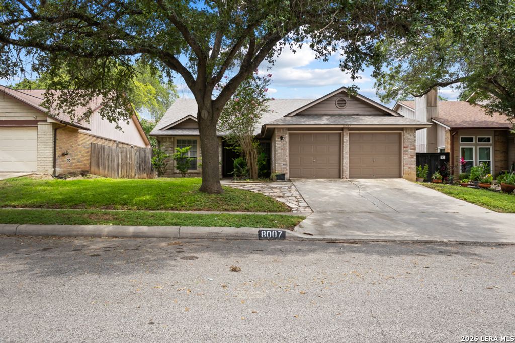 8007 Forest Crossing, Live Oak, TX 78233