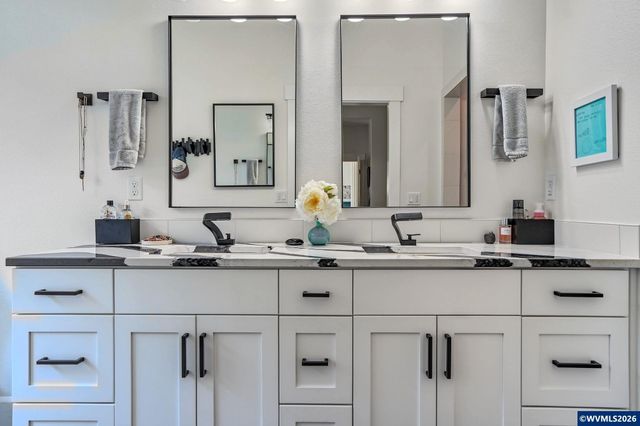 1697 Onyx St NW, Salem, OR 97304