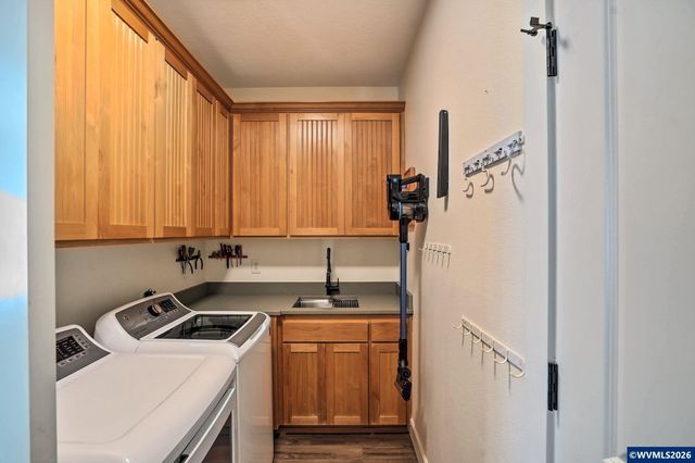 1697 Onyx St NW, Salem, OR 97304