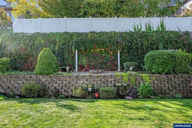 1697 Onyx St NW, Salem, OR 97304