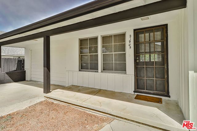 21905 Viscanio Road, Woodland Hills, CA 91364