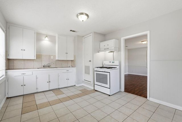 729 13th Avenue N, Texas City, TX 77590