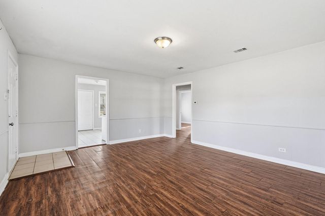 729 13th Avenue N, Texas City, TX 77590