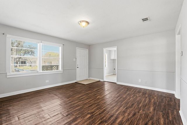 729 13th Avenue N, Texas City, TX 77590