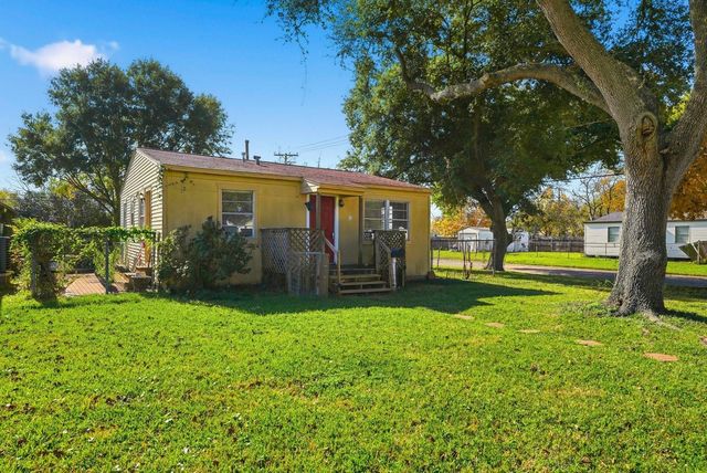 729 13th Avenue N, Texas City, TX 77590