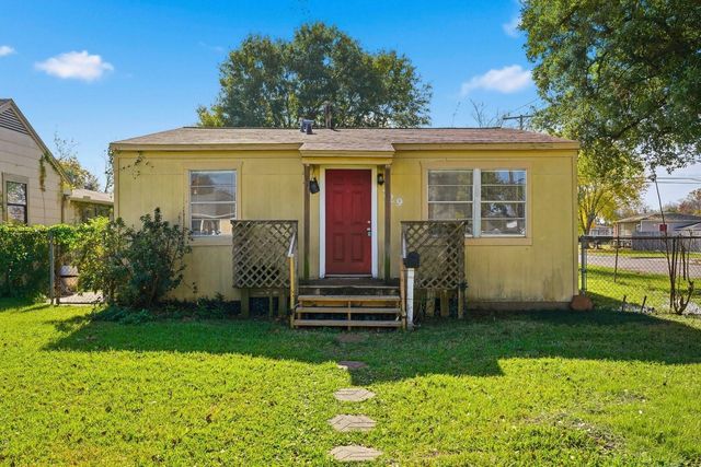 729 13th Avenue N, Texas City, TX 77590