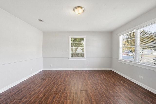 729 13th Avenue N, Texas City, TX 77590