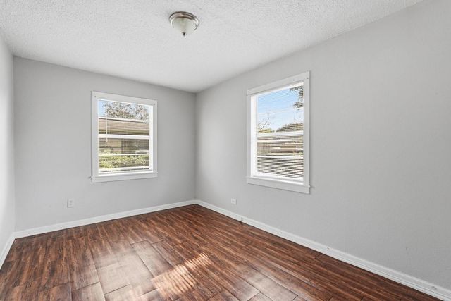 729 13th Avenue N, Texas City, TX 77590