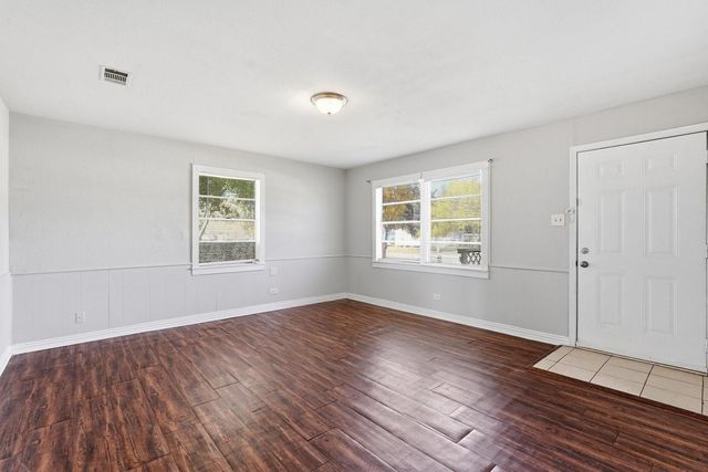 729 13th Avenue N, Texas City, TX 77590