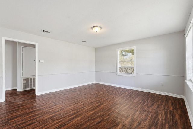 729 13th Avenue N, Texas City, TX 77590