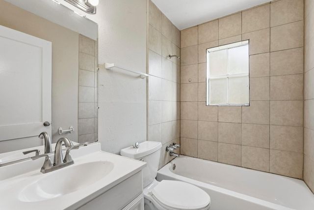 729 13th Avenue N, Texas City, TX 77590