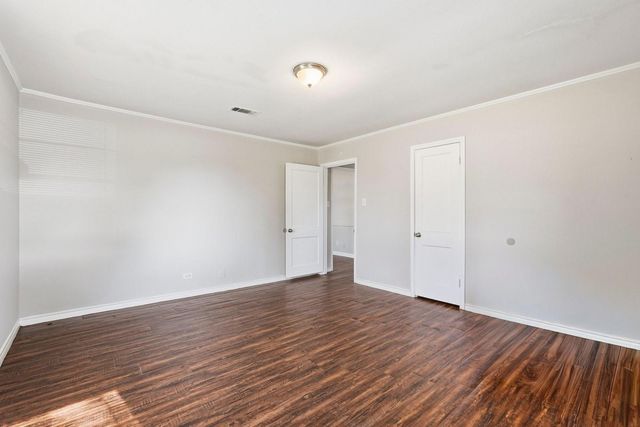 729 13th Avenue N, Texas City, TX 77590