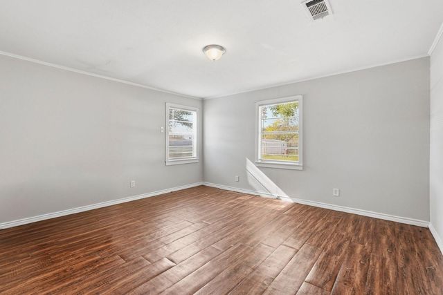 729 13th Avenue N, Texas City, TX 77590