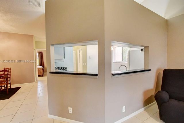 16 Via De Casas Sur 201, Boynton Beach, FL 33426
