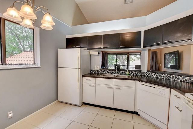 16 Via De Casas Sur 201, Boynton Beach, FL 33426