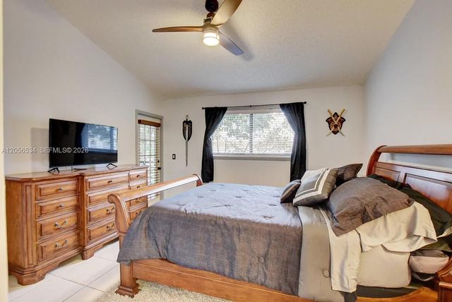 16 Via De Casas Sur 201, Boynton Beach, FL 33426
