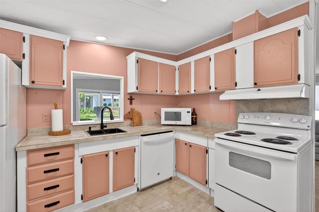 516 JASON DRIVE, Lady Lake, FL 32159
